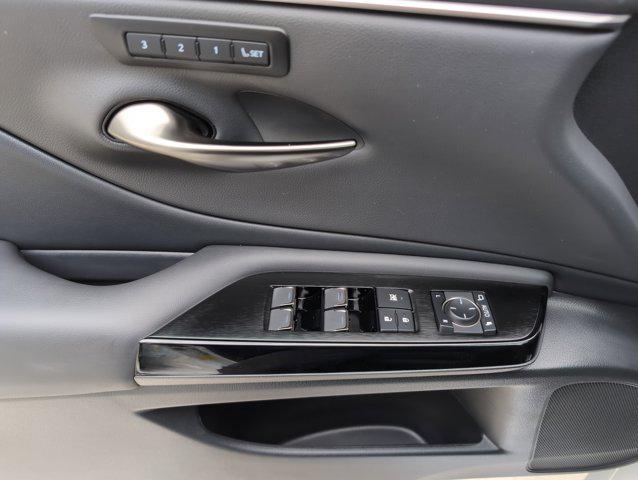 new 2025 Lexus ES 300h car, priced at $50,179