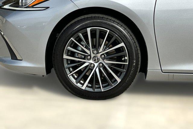 used 2025 Lexus ES 300h car, priced at $43,798