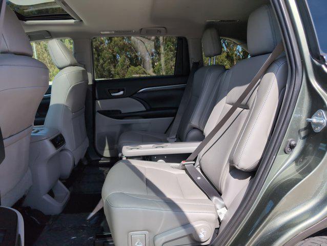 used 2019 Toyota Highlander car, priced at $28,888