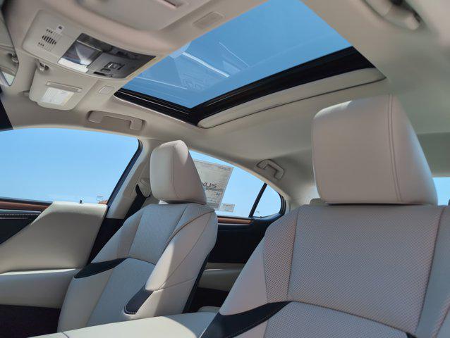 new 2025 Lexus ES 300h car, priced at $49,495