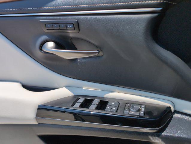 new 2025 Lexus ES 300h car, priced at $49,495