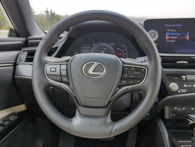 used 2022 Lexus ES 300h car, priced at $34,999