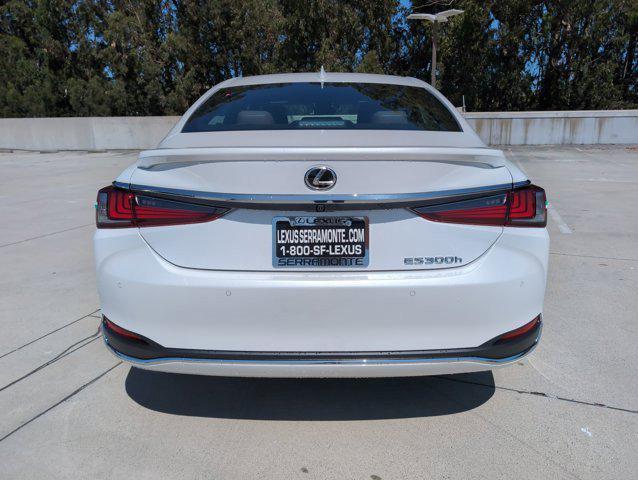 new 2025 Lexus ES 300h car, priced at $47,314