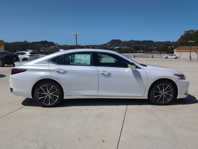 new 2025 Lexus ES 300h car, priced at $47,314
