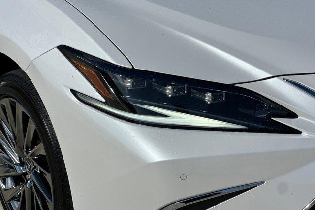 new 2025 Lexus ES 300h car, priced at $56,544
