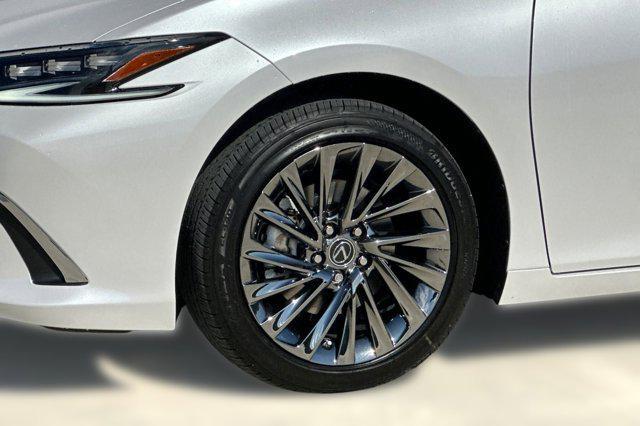new 2025 Lexus ES 300h car, priced at $56,544