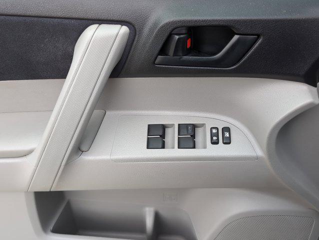 used 2013 Toyota Highlander car, priced at $9,599