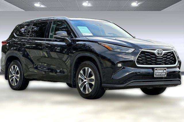 used 2022 Toyota Highlander car, priced at $31,697