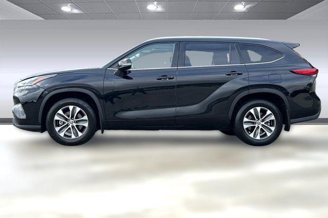 used 2022 Toyota Highlander car, priced at $31,697