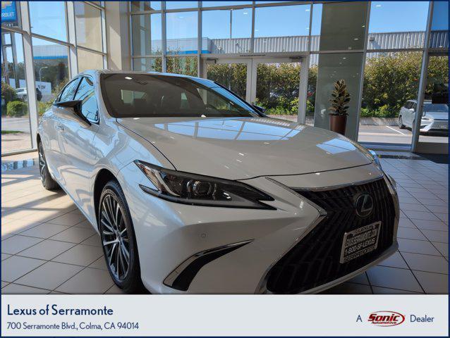 new 2025 Lexus ES 300h car, priced at $51,592