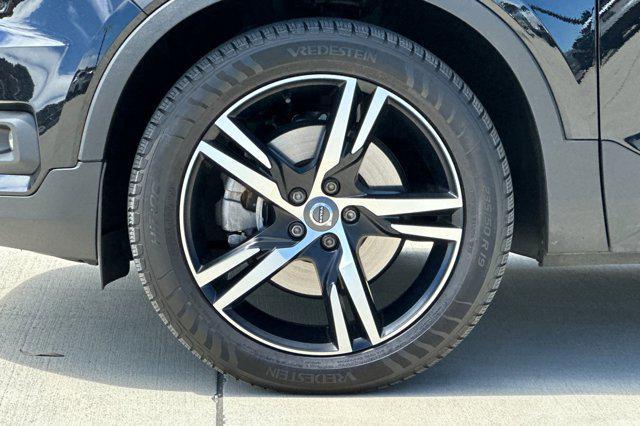 used 2021 Volvo XC40 car, priced at $19,999