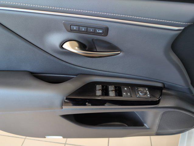 new 2025 Lexus ES 300h car, priced at $47,525