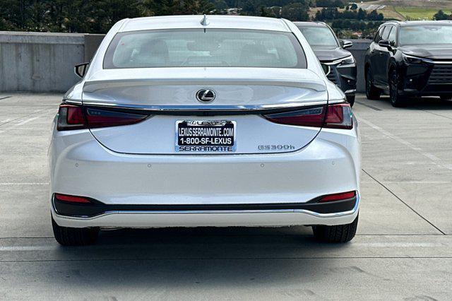 new 2025 Lexus ES 300h car, priced at $47,884