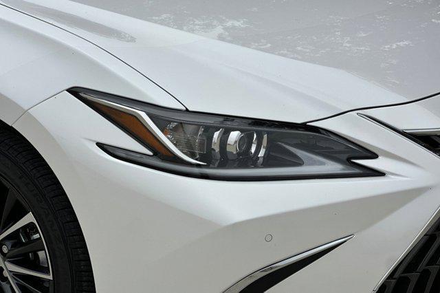 new 2025 Lexus ES 300h car, priced at $51,411