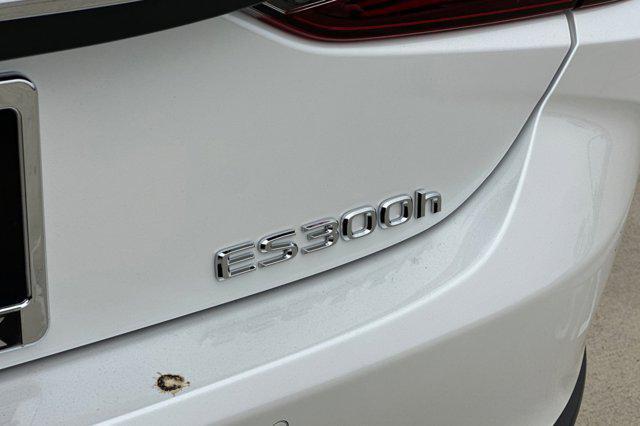 new 2025 Lexus ES 300h car, priced at $51,411