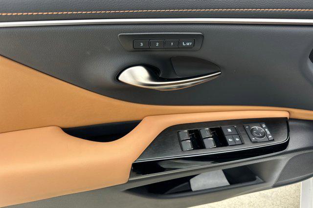 new 2025 Lexus ES 300h car, priced at $51,411