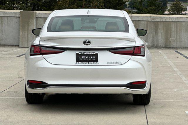new 2025 Lexus ES 300h car, priced at $51,411