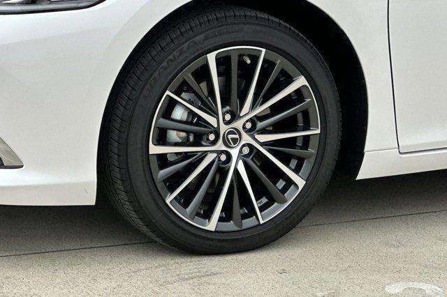 new 2025 Lexus ES 300h car, priced at $51,411