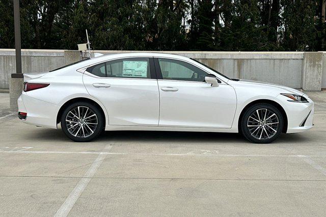 new 2025 Lexus ES 300h car, priced at $51,411