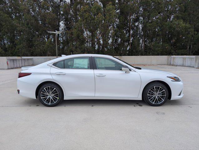 new 2025 Lexus ES 300h car, priced at $46,894