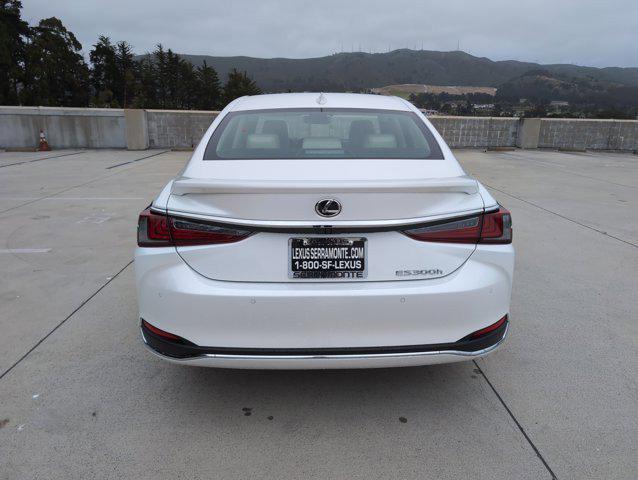 new 2025 Lexus ES 300h car, priced at $46,894