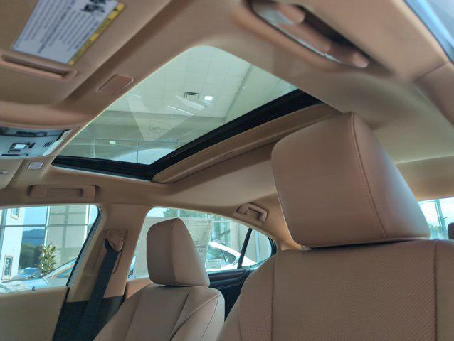 new 2025 Lexus ES 300h car, priced at $51,242