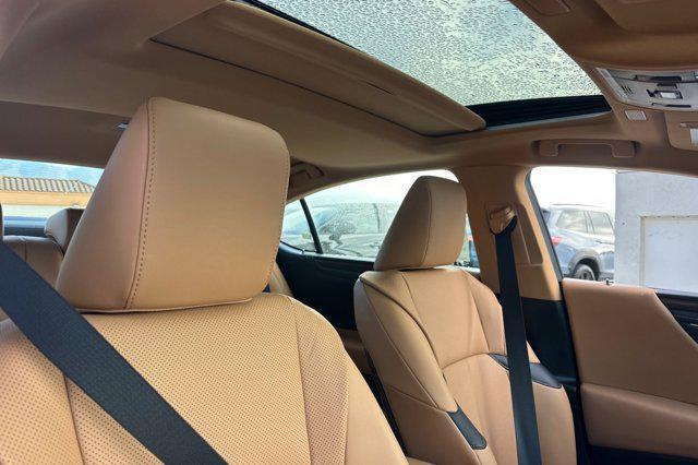 new 2025 Lexus ES 350 car, priced at $45,304