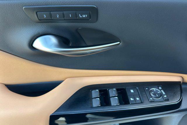 new 2025 Lexus ES 350 car, priced at $45,304