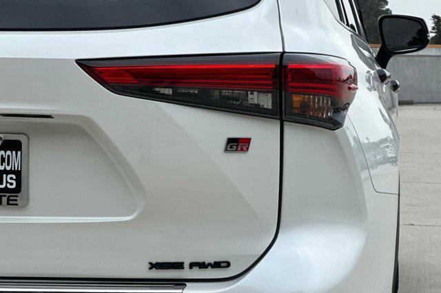 used 2021 Toyota Highlander car, priced at $36,999