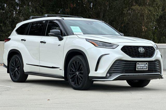used 2021 Toyota Highlander car, priced at $36,999