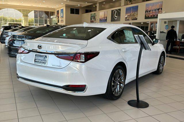 new 2025 Lexus ES 300h car, priced at $58,833