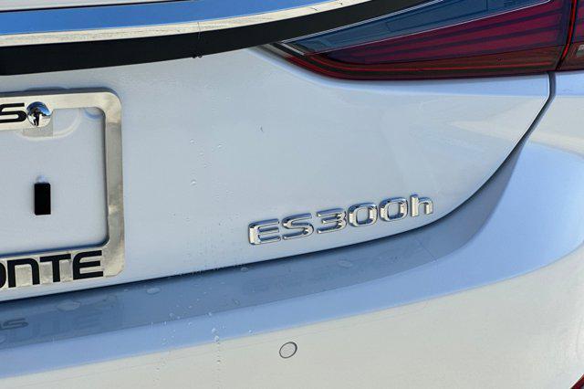 new 2024 Lexus ES 300h car, priced at $47,015