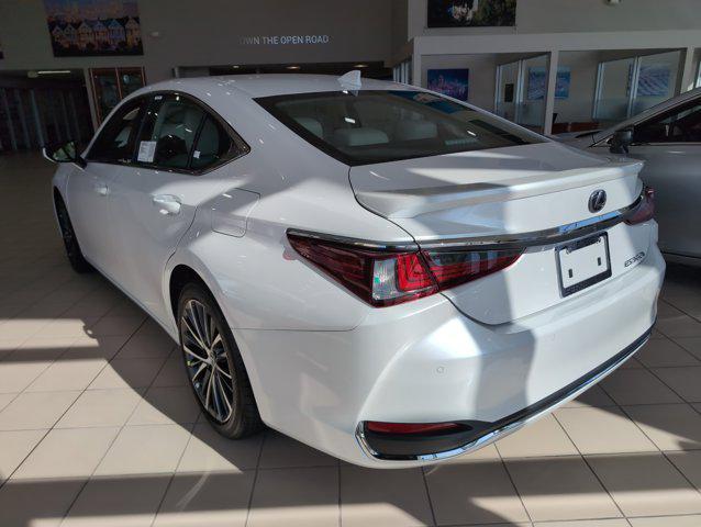 new 2025 Lexus ES 300h car, priced at $47,324