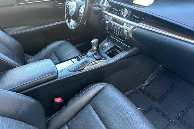 used 2017 Lexus ES 300h car, priced at $18,999