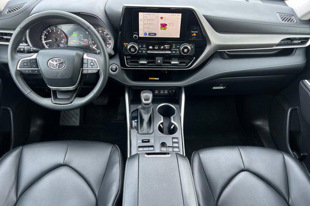 used 2024 Toyota Highlander car, priced at $40,999