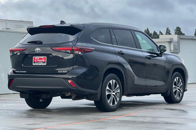 used 2024 Toyota Highlander car, priced at $40,999