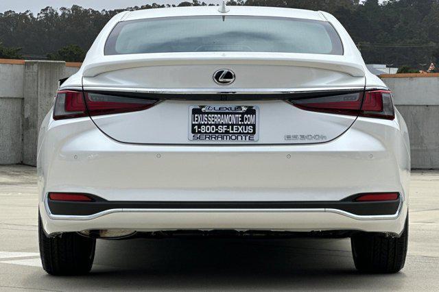 new 2025 Lexus ES 300h car, priced at $48,944