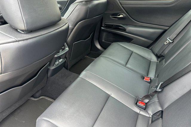 new 2025 Lexus ES 300h car, priced at $48,944