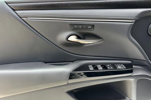 new 2025 Lexus ES 300h car, priced at $48,944