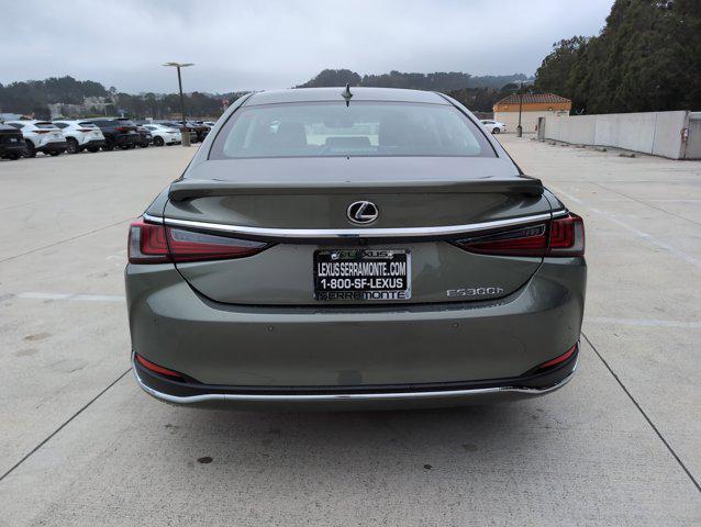 new 2025 Lexus ES 300h car, priced at $49,299