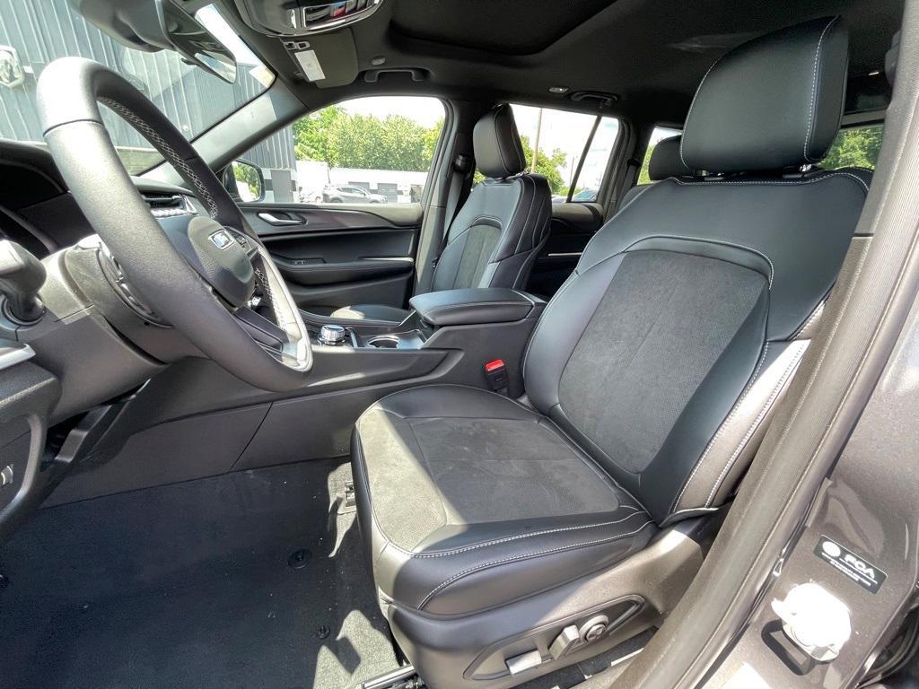 new 2025 Jeep Grand Cherokee car, priced at $43,410