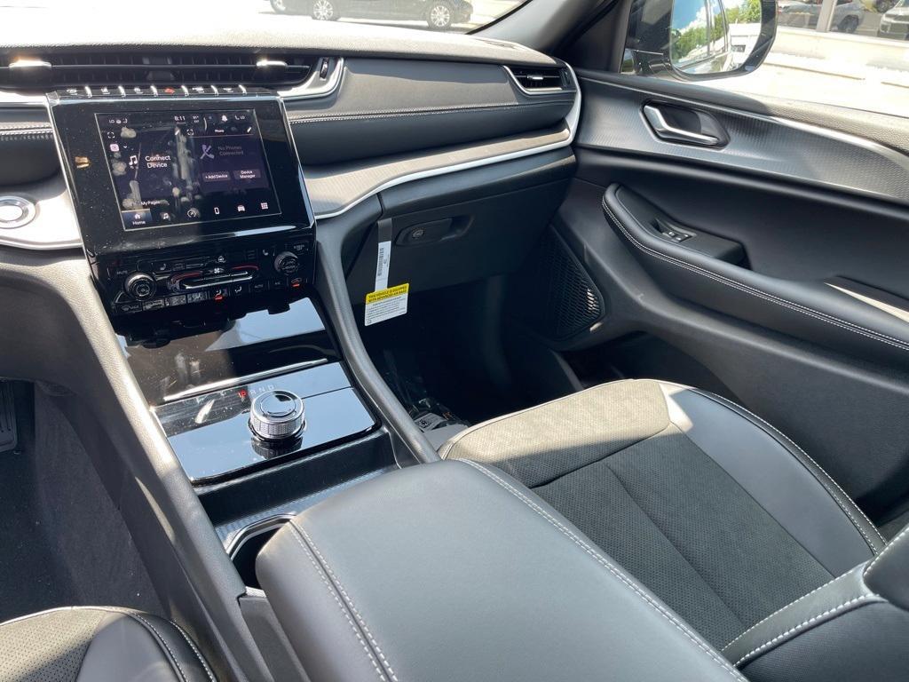 new 2025 Jeep Grand Cherokee car, priced at $43,410
