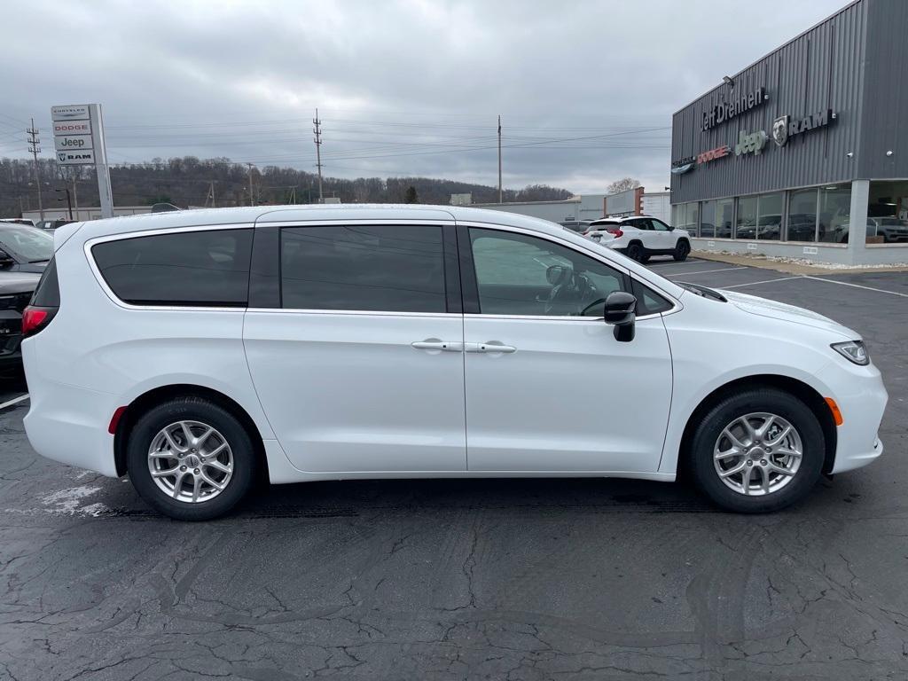 new 2025 Chrysler Pacifica car, priced at $44,656