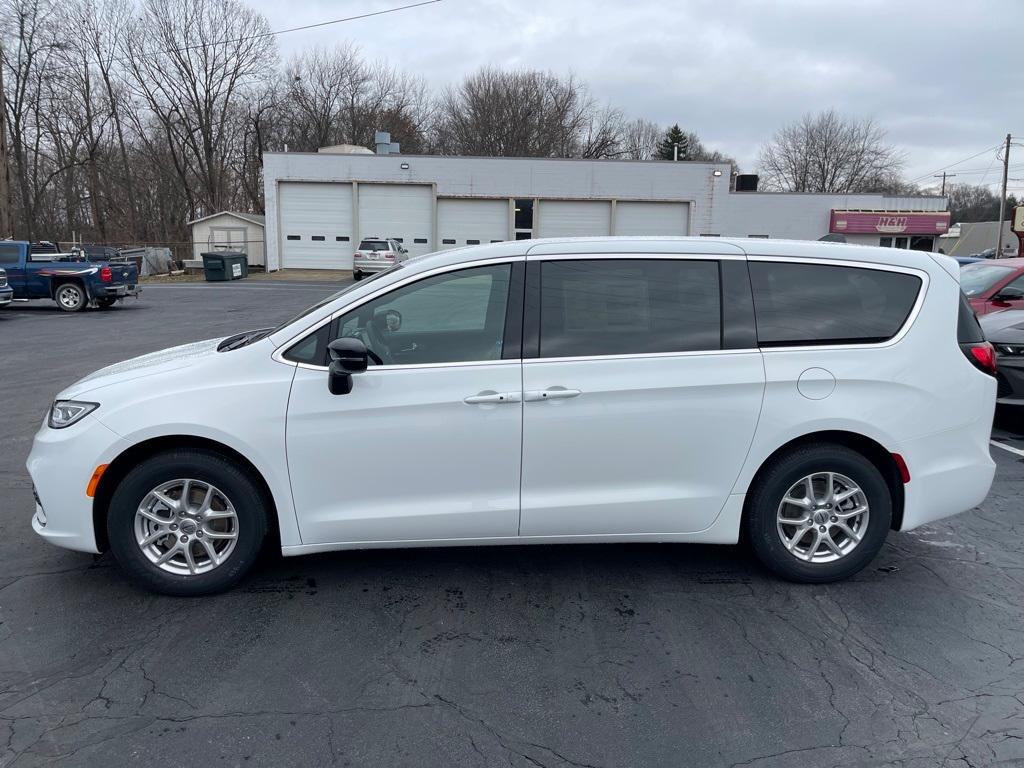 new 2025 Chrysler Pacifica car, priced at $44,656