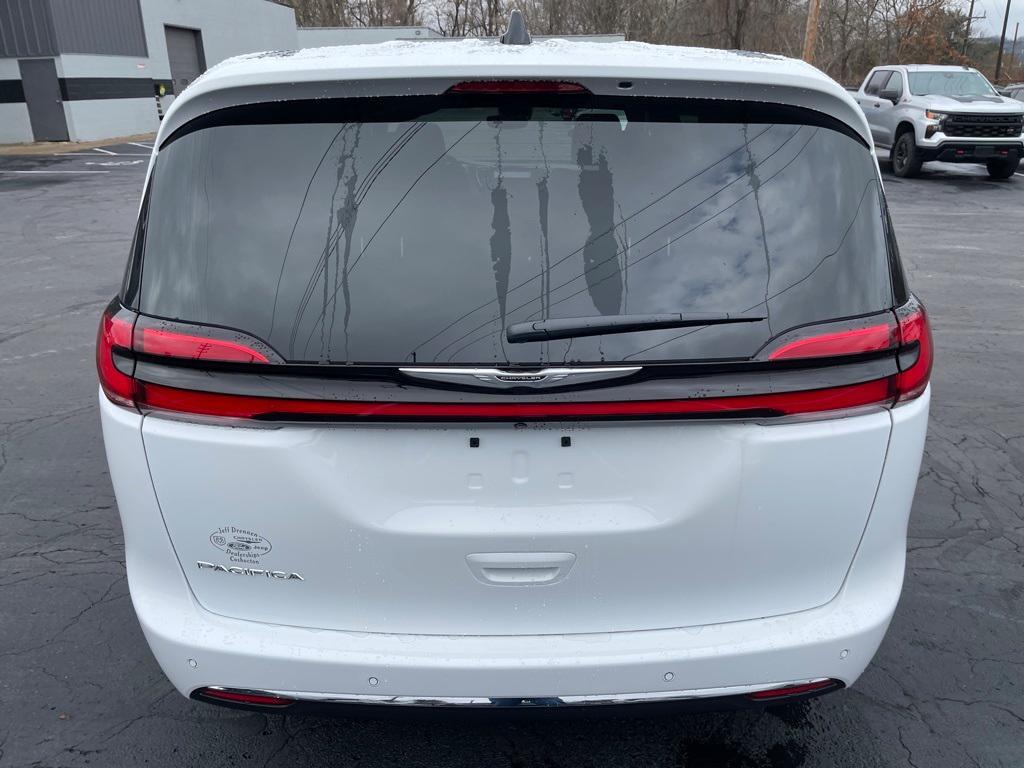 new 2025 Chrysler Pacifica car, priced at $44,656