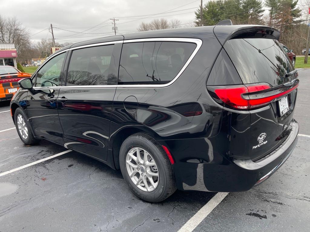 new 2025 Chrysler Pacifica car, priced at $40,476