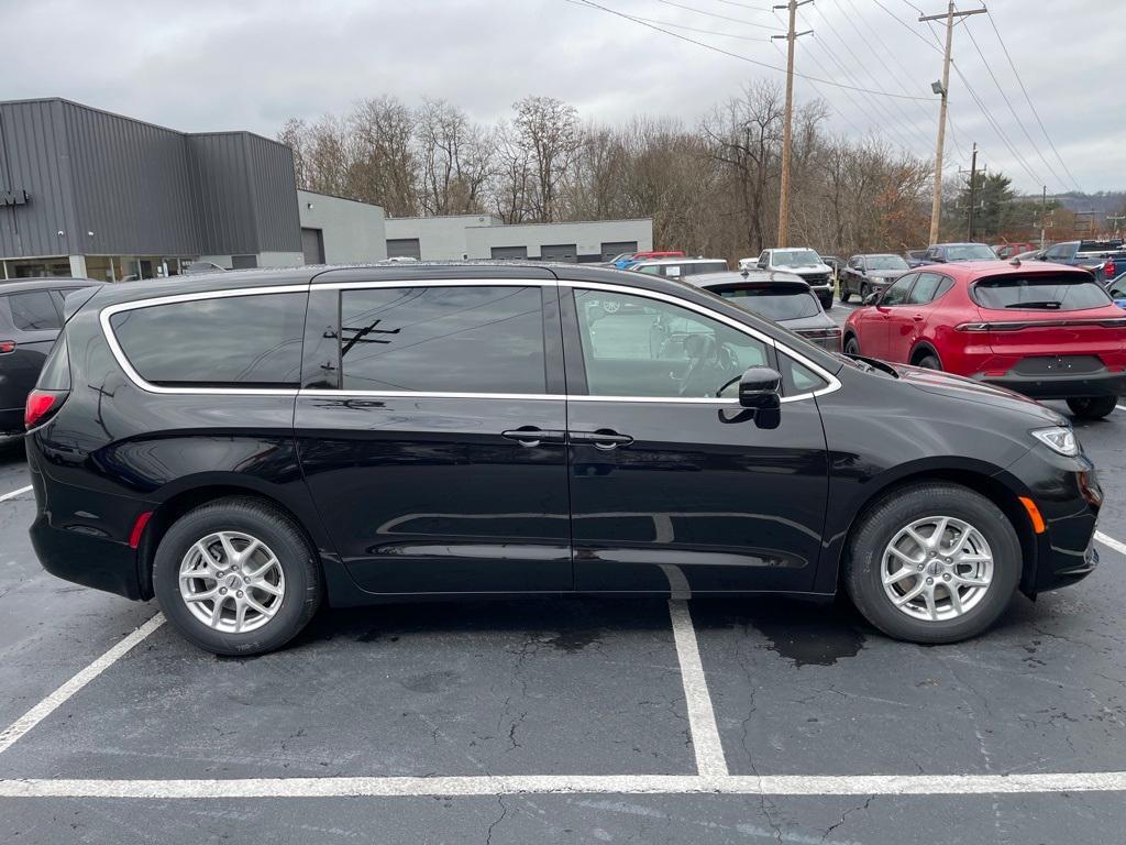 new 2025 Chrysler Pacifica car, priced at $40,476