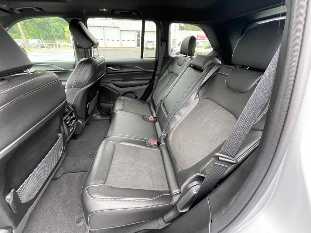 new 2025 Jeep Grand Cherokee car, priced at $42,998
