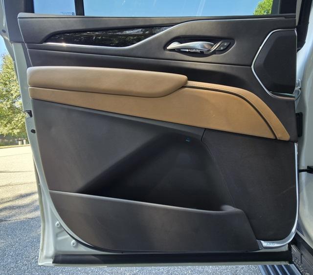 used 2022 Cadillac Escalade ESV car, priced at $59,277