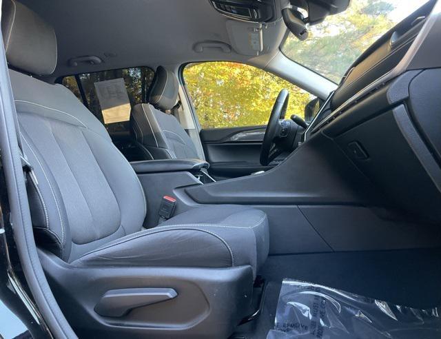 used 2022 Jeep Grand Cherokee car, priced at $22,749